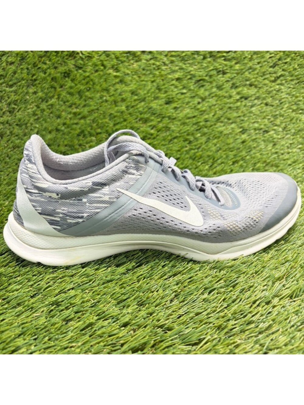 Nike In-Season TR 5 Womens Size 10 Gray White Athletic Training Shoes Sneakers